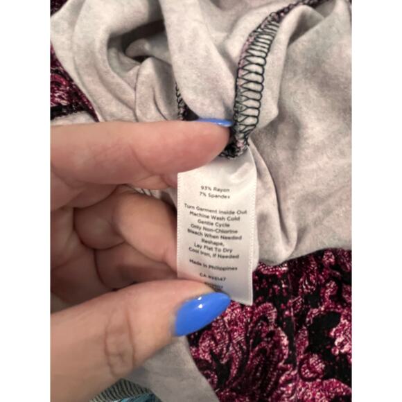 Talbots Women’s Large Cowl Neck Top Pink Black Paisley Velvet Burnout Size Large - Picture 6 of 9